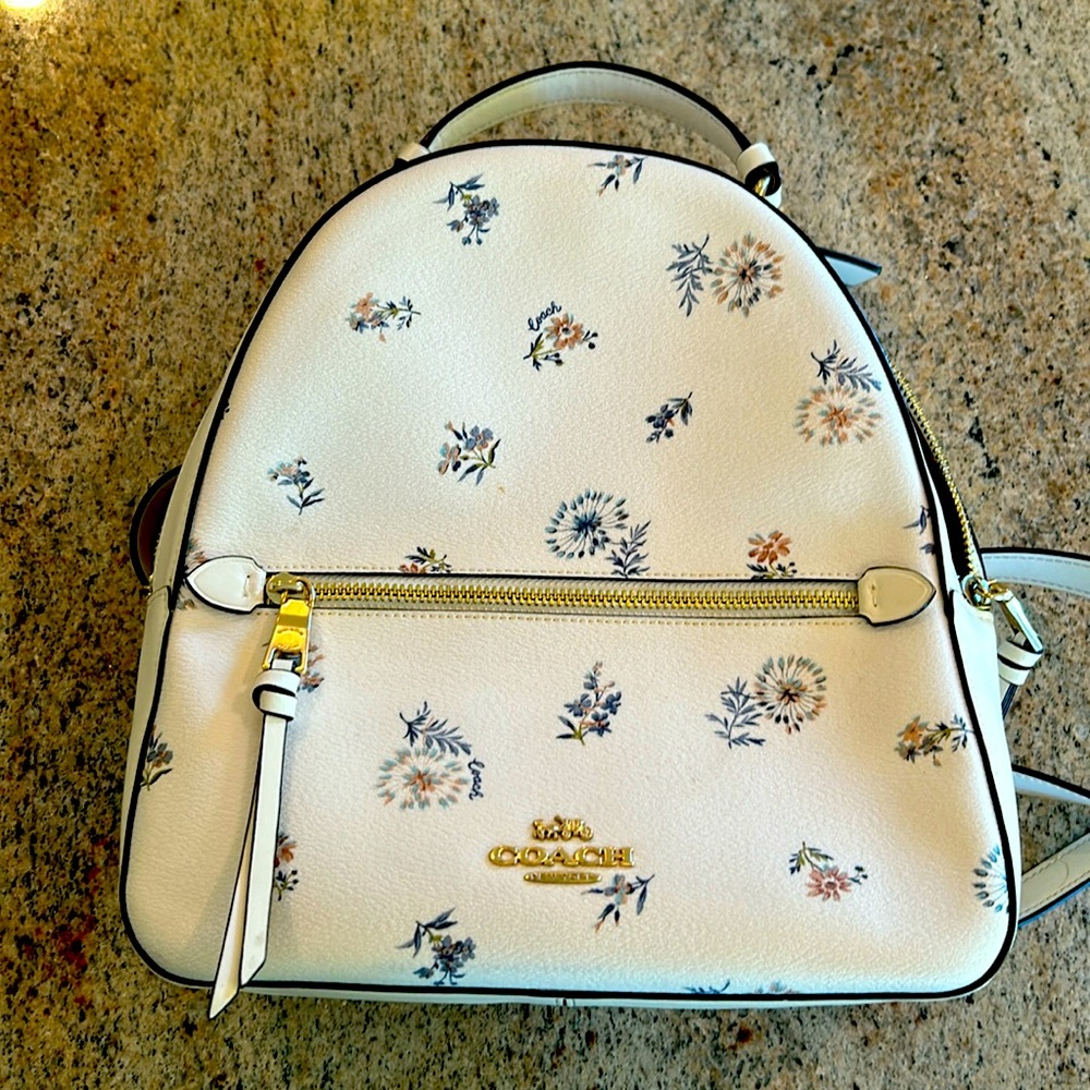 🤍COACH BACKPACK